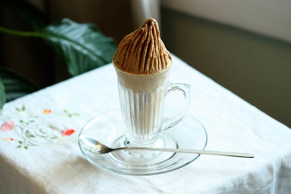 Coffee gelato served in the most classic way