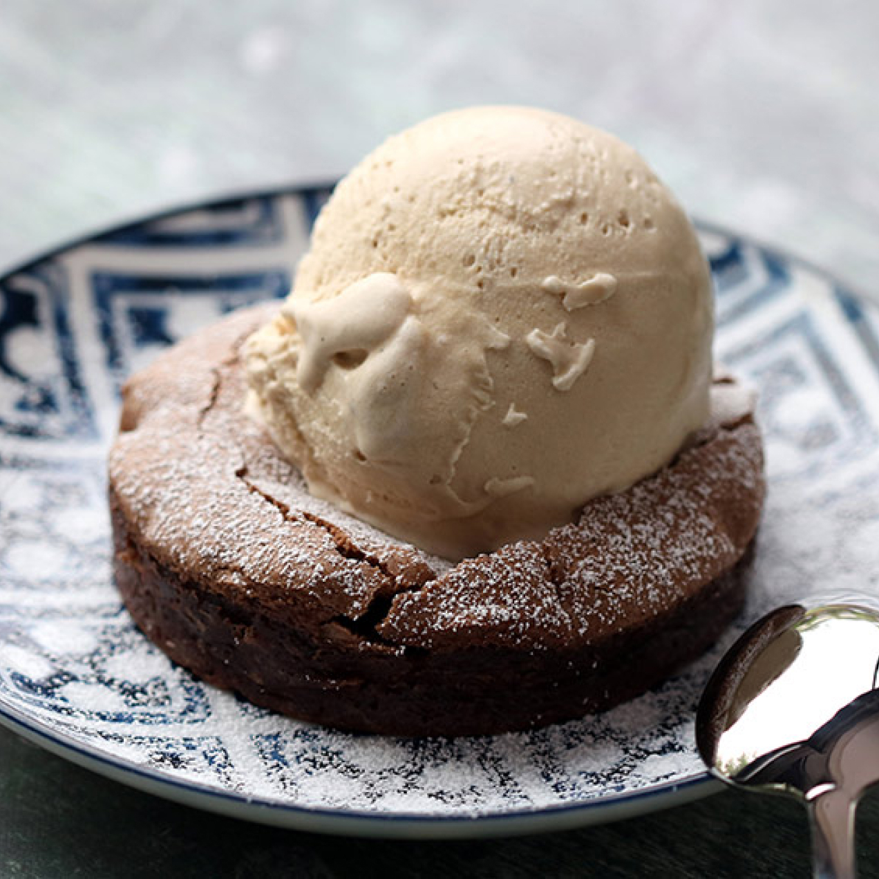 Botolino sundae: a warm dark chocolate fondant dusted with powdered sugar