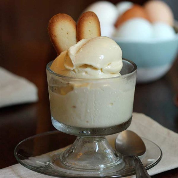 Classic egg-yolk gelato with a rich golden hue, offering a luxuriously smooth custard flavor rooted in Italian tradition